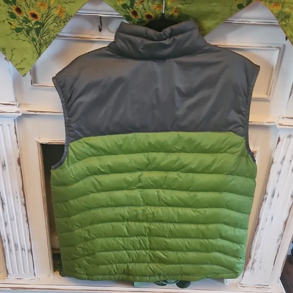 Eddie Bauer Green and Gray Quilted Puffer Vest - Picture 6 of 8